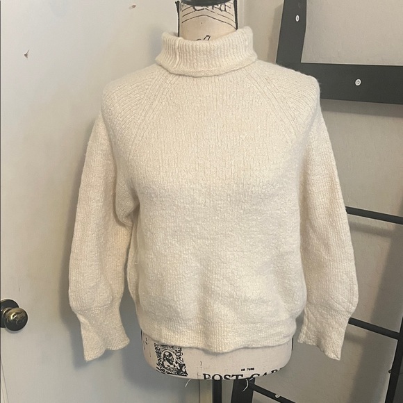 Reformation 100% Alpaca Cream Color Cropped Pullover Turtleneck Sweater Modern - Picture 1 of 10